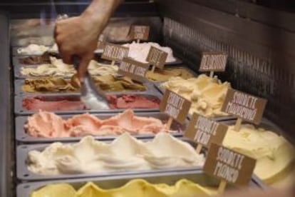 Surtido de sabores de la heladería Mistura, en Madrid.