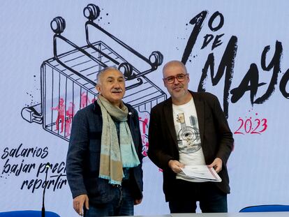 Los secretarios generales de CCOO y UGT, Unai Sordo (d) y Pepe Álvarez, presentan en rueda de prensa su campaña los actos para la celebración del Primero de Mayo, día internacional del trabajo, este jueves en Madrid.