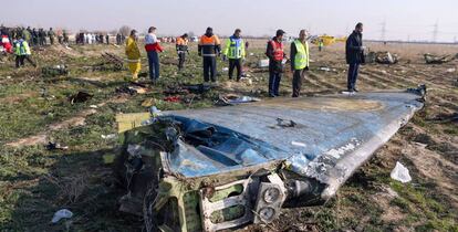 Fotografía de los restos del avión accidentado en Teherán, proporcionada por la agencia IRNA.