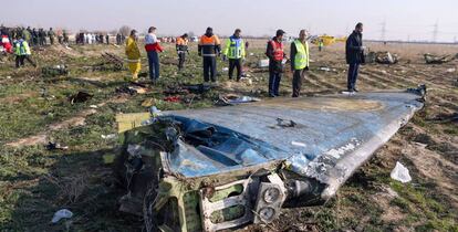 Fotografía de los restos del avión accidentado en Teherán, proporcionada por la agencia IRNA. 