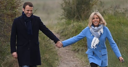 Emmanuel Macron y su esposa, Brigitte Trogneux.