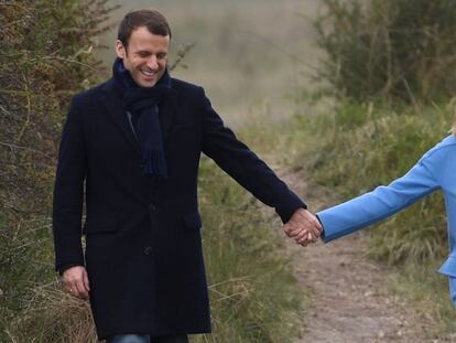 Emmanuel Macron y su esposa, Brigitte Trogneux.