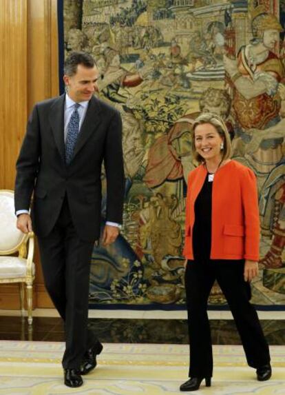 El Rey recibe a Ana Oramas, diputada de Coalición Canaria, durante la fase de consultas para la investidura de un jefe del Gobierno.