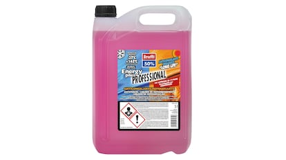 Este producto refrigerante orgánico para el coche posee un líquido en color rosado.