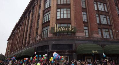 Fachada de los grandes almacenes Harrods, en Londres.