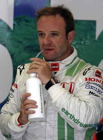 Rubens Barrichello, ayer durante los entrenamientos en Estambul.