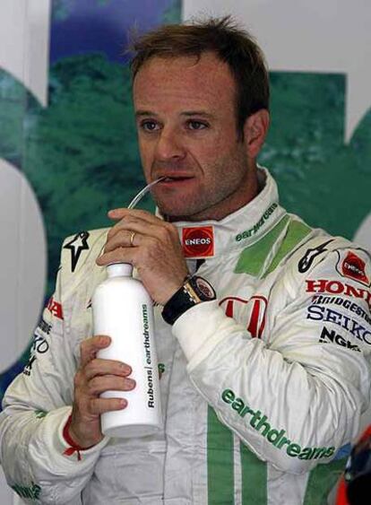 Rubens Barrichello, ayer durante los entrenamientos en Estambul.