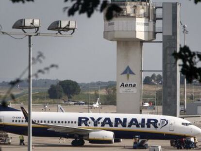 Un avión de Ryanair en Girona