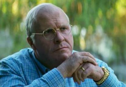 El actor Christian Bale en la piel de Dick Cheney en la película 'El vicio del poder'.