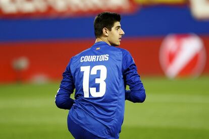 Courtois en el cesped del Calderón