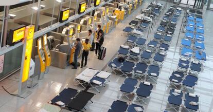 Camas en el aeropuerto de M&uacute;nich para los afectados.