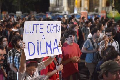 Apoiadores de Dilma Rousseff, nesta quarta em São Paulo.