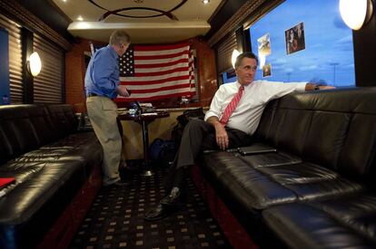 Mitt Romney, en su autobús de campaña, durante su viaje por Virginia, el 1 de noviembre.