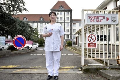 Nathalie Niort, 39 and a mother of three, poses with her voting card on February 2, 2017 outside the Guy Thomas de Riom hospital in Puy-de-Dome where she is a nurse in a cardiology unit.
What should be the priorities of the next French president?
"That he stops the decline in the hospital. We're on the verge of a catastrophe, we can't keep selling off health like this. We have to stop staff cuts. We don\x92t have enough staff. When things are going well, it's OK but when you're on your own and you have several patients that need to be resuscitated, which do you choose? We\x92re on the verge of institutional mistreatment: we're doing back-to-back treatments, taking blood. We're shattered and we are trying not to make mistakes in our dosages. When we get home, we feel we haven't really looked after our patients properly. It's very hard to live through. We\x92re putting the patient and the carer in danger." / AFP PHOTO / Thierry Zoccolan / RESTRICTED TO EDITORIAL USE - RESTRICTED TO FRENCH ELECTIONS ILLUSTRATION PURPOSE