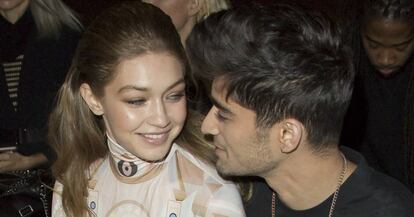 Gigi Hadid y Zayn Malik durante la semana de la moda de Paris de 2016.