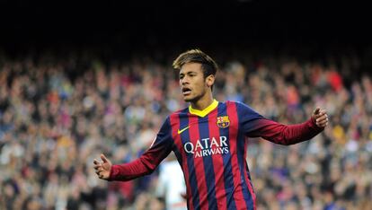 Neymar protesta una acción ante el Granada