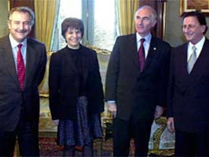 Antonio Mata, Patricia Bullrich, ministra de Trabajo; Fernando de la Rúa y Luis Conrado Lupori, presidente de Marsans Argentina.