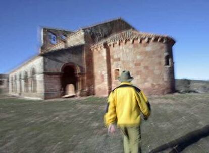 La ermita románica de Santa María de Tiermes, cerca de las ruinas celtíberas y romanas del yacimiento de Tiermes.