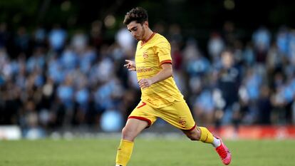 Josh Cavallo durante uma partida de Adelaide contra o Sydney FC em 18 de abril.