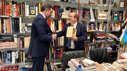 El alcalde de Elche, Pablo Ruz (izquierda) con el ministro de Cultura, Miquel Iceta, durante su encuentro este martes en el MInisterio de Cultura en Madrid.