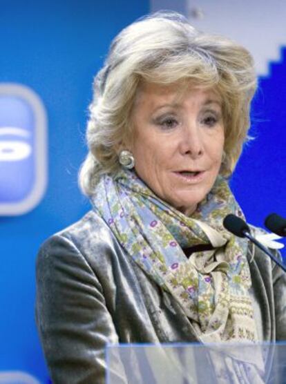 Esperanza Aguirre, durante una rueda de prensa esta mañana.