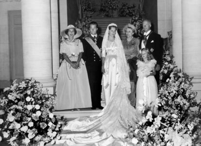Foto oficial de la boda del príncipe Alberto II de Bélgica y la princesa Paola en Bruselas el 2 de julio de 1959.