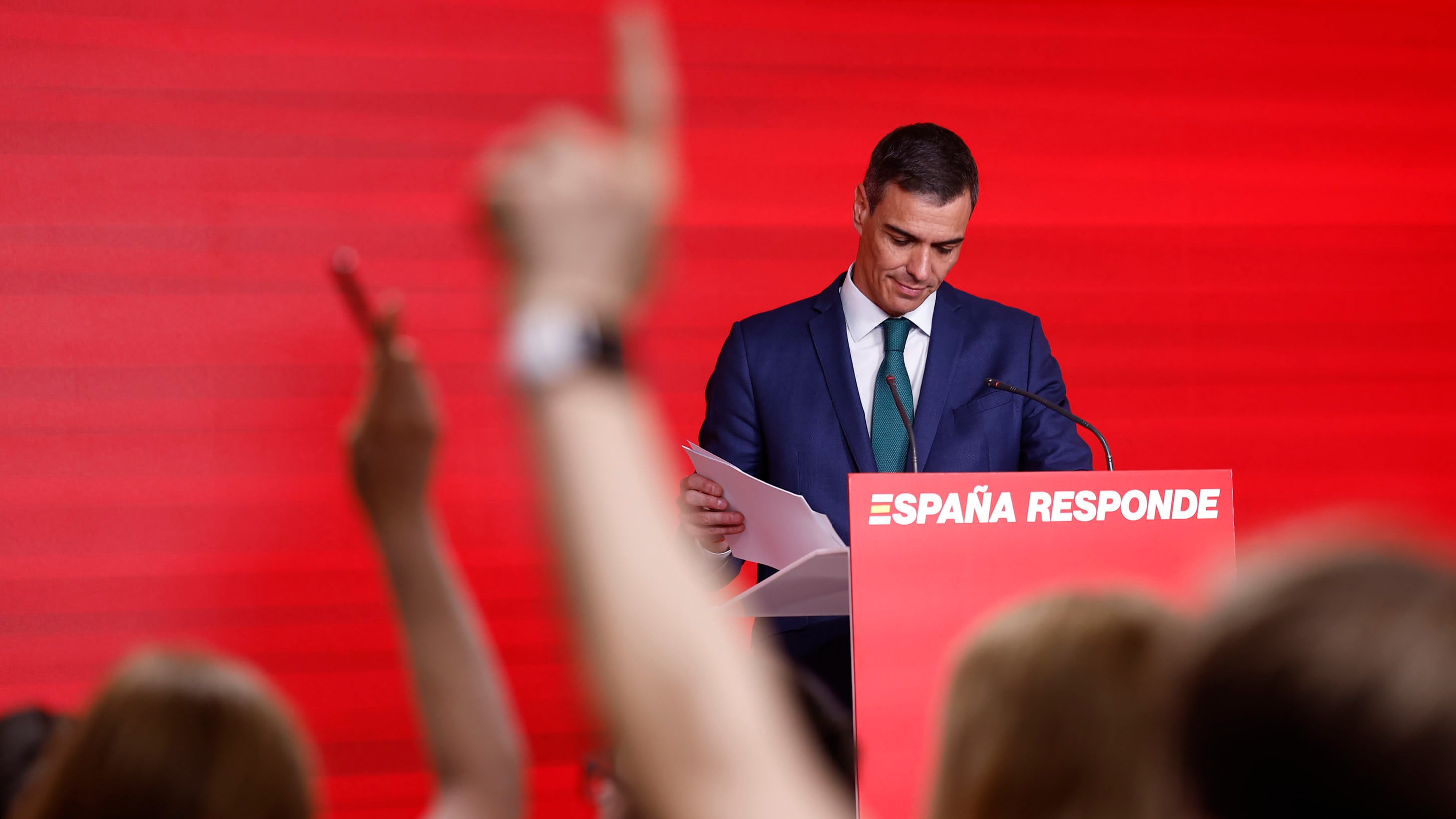 Pedro Sánchez pasa al contraataque: “Vamos a dar la cara. Mi deber como capitán es tomar el timón, capear esta tormenta” 