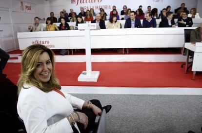 La presidenta de Andaluc&iacute;a, Susana D&iacute;az, sentada frente a la direcci&oacute;n del PSOE durante la reuni&oacute;n de su comit&eacute; federal.