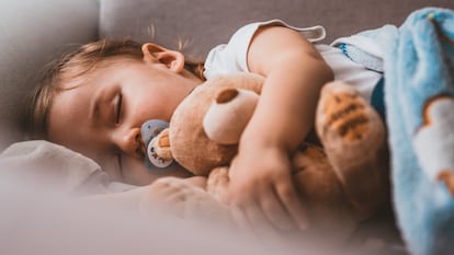 Máquinas con ruido blanco y luces nocturnas regulables en color e intensidad ideales para calmar y dormir a tu bebé