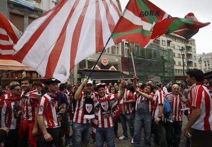 Aficionados del Athletic antes del partido.