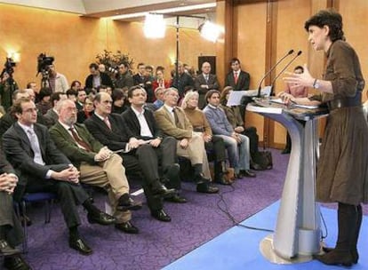 La presidenta del PP vasco, María San Gil, en el acto en Bilbao en el que ha presentado los ejes de su programa electoral.