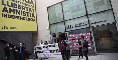 Miembros del Sindicat del Habitatge del Raval y Arran han ocupado a primera hora de esta mañana la sede de ERC.