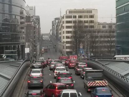 La policía toma Bruselas; pide que la gente se quede en casa