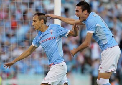 Insa y Aspas celebran el gol del Celta.