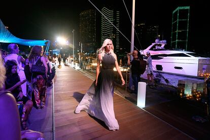 Elie Saab celebró un desfile en 2016 en Zaitunay Bay, el puerto deportivo de la ciudad que ha sido una de las zonas afectadas por la explosión de esta semana.