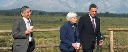 El gobernador del Banco Central de Japón junto a Janet Yellen y Mario Draghi en Jackson Hole.