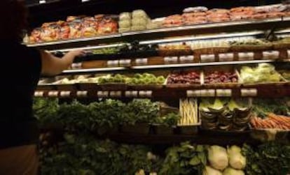 Vista de un estante de vegetales en un supermercado de Nueva York, Estados Unidos. EFE/Archivo