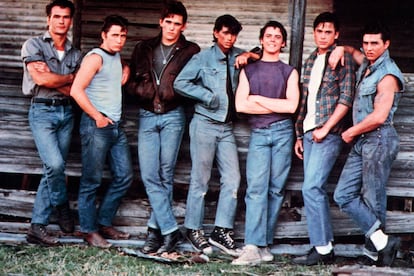 'Rebeldes' (Francis Ford Coppola, 1983)
	

	Las Chuck Taylor fueron, sin duda, la mejor elección a la hora de vestir (por las extremidades inferiores) a la que sería la nueva y flamante generación de ídolos juveniles de los años 80 (Matt Dillon, Patrick Swayze, Rob Lowe, Tom Cruise y Matt Macchio).
