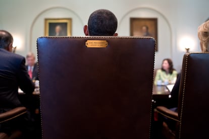 Barack Obama celebra una reunión en la Sala del Gabinete de la Casa Blanca el 26 de julio de 2012 en Washington D.C.