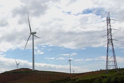 Molinos del complejo eólico de El Andévalo de Iberdrola, que con 292 megavatios (MW) de potencia instalada es en 2011 la mayor instalación renovable de Europa continental.