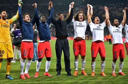 Los jugadores del PSG celebran el título de liga. 