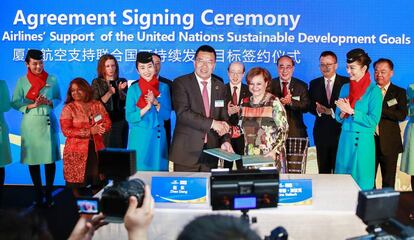 Ceremonia de forma del acuerdo entre la empresa y la ONU. Imagen cedida por la aerolínea.