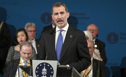 El rey Felipe asiste a la entrega del premio Carlomagno en Aquisgran.