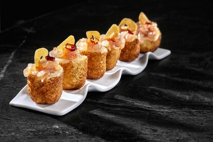 Croquetas de gambas al ajillo con tartar de gambas, una de las propuestas de la carta de Seeds.