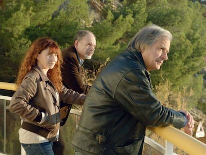 Ariane Ascaride, Jean-Pierre Darroussin y Gérard Meylan, en 'La casa junto al mar'.