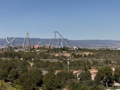 En el centro de la imagen los terrenos, situados entre la playa y el parque Port Aventura, donde está proyectado el complejo de Hard Rock, en Salou (Tarragona).