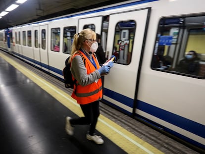 Empresa de contadores de pasajeros en cada vagón de Metro de Madrid para controlar su afluencia y separación en el Estado de Alarma por el Covid-19.