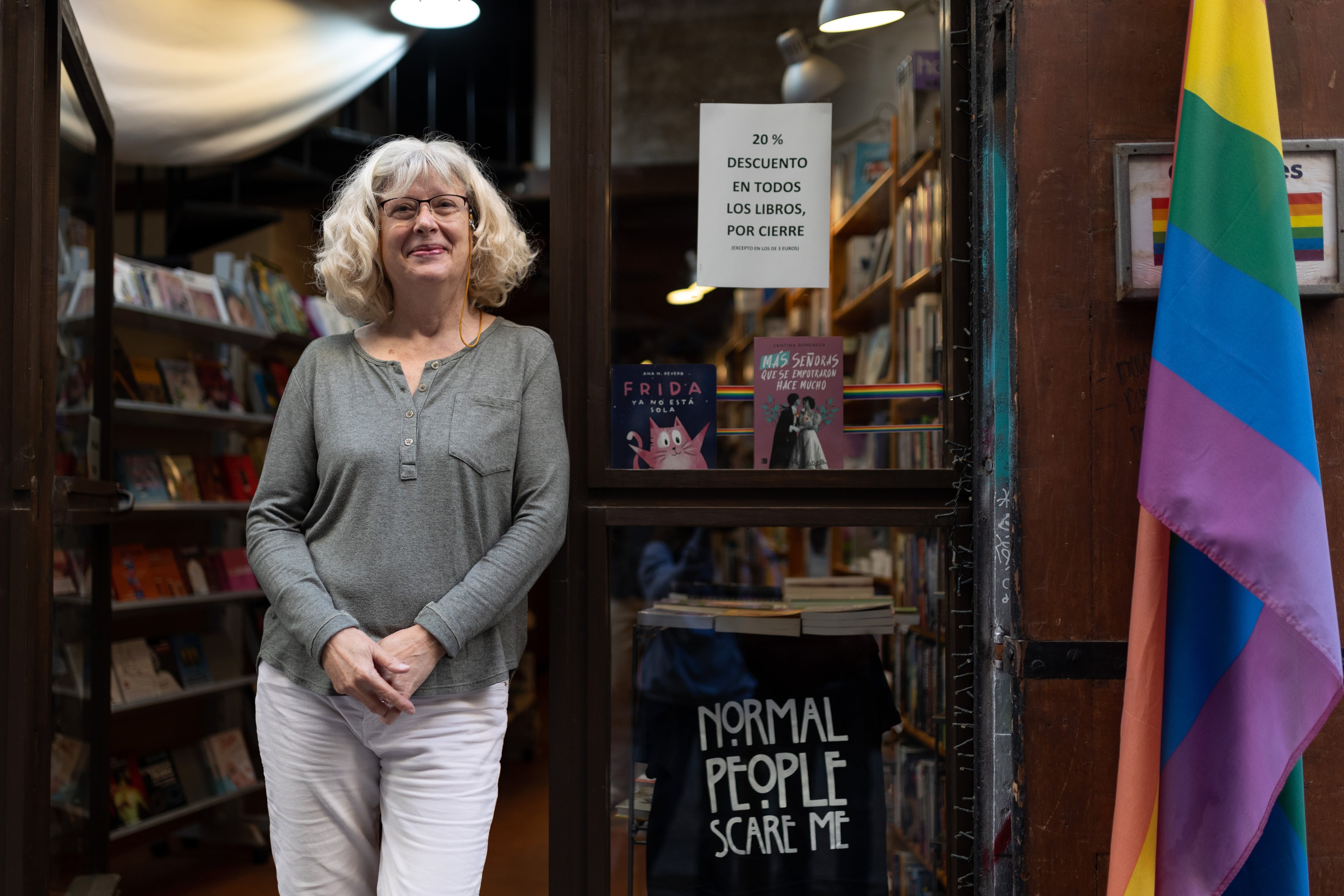 Connie Dagas, cofundadora de Egales y Cómplices, días antes del cierre de la librería en diciembre de 2022. 