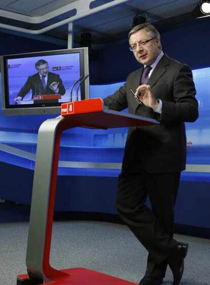 El secretario de organización del PSOE, José Blanco, tras la reunión de ayer de la Ejecutiva del partido.