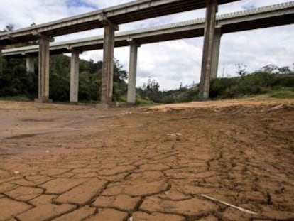 Seca atinge o sistema Cantareira, em São Paulo.